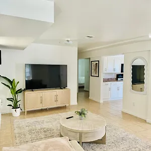 https://apt-cozy-evergreen-by-airport.us-newyorkcity.com